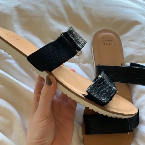 Sandals - Picture 4 of 4